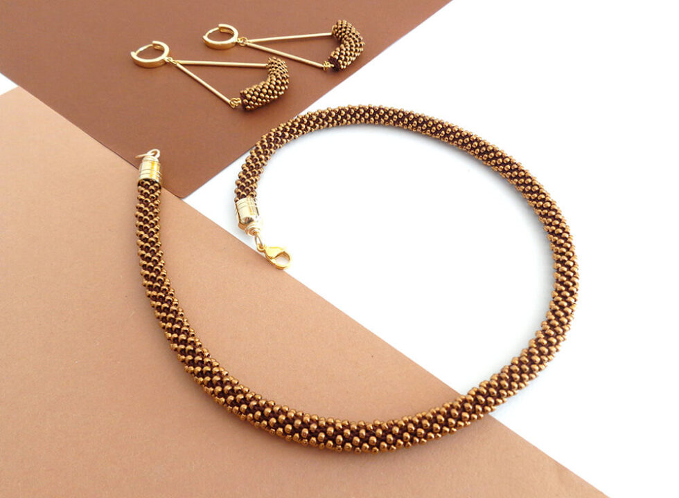 Collana sottile color bronzo. Modello Snake Slim