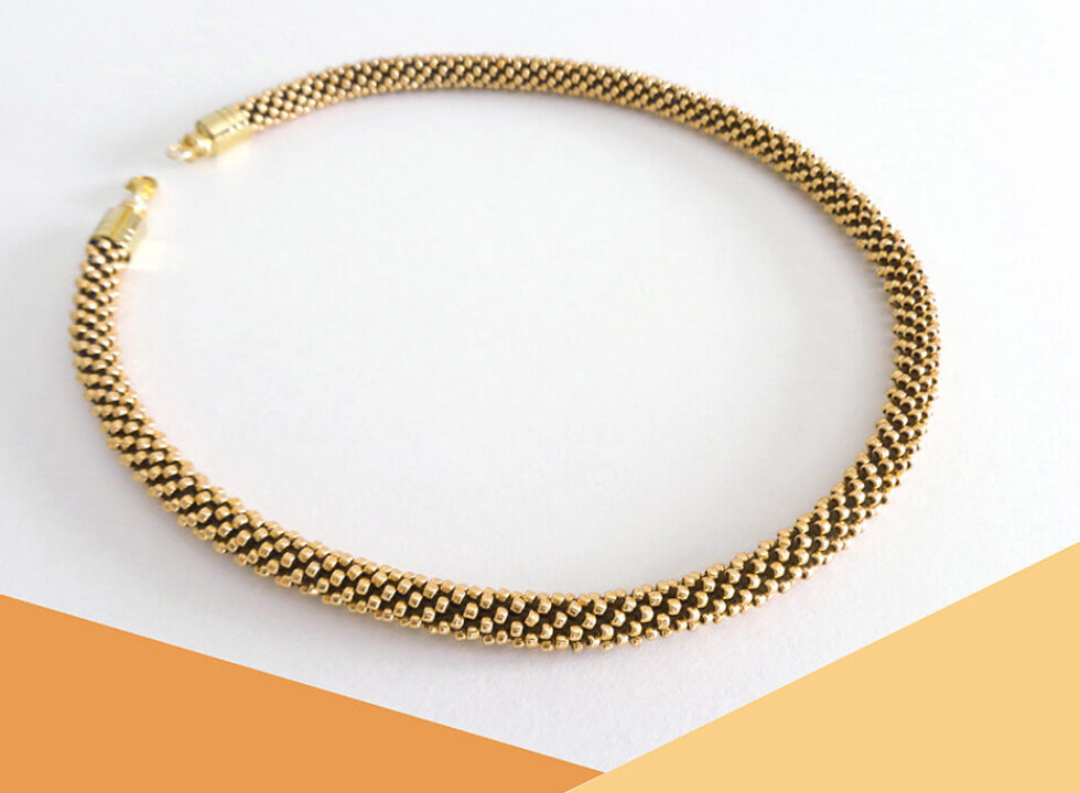 Collana sottile color oro. Modello Snake Slim.