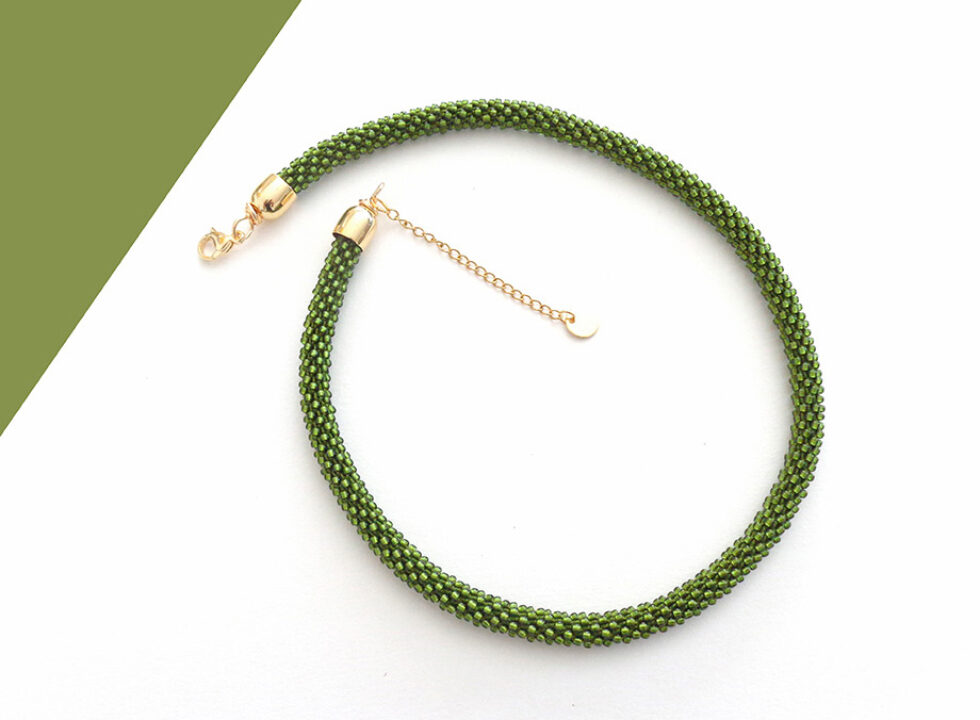 Collana sottile verde oliva. Modello Snake Slim