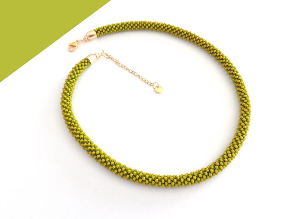 Collana sottile verde lime. Modello Snake Slim