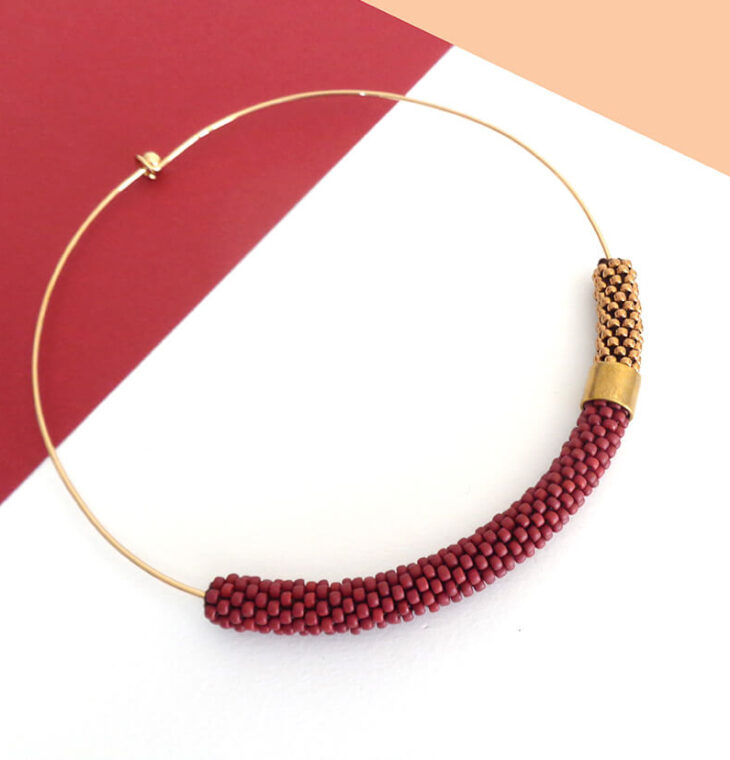 Collana girocollo rigido rosso vino e bronzo, Virtù 2.0