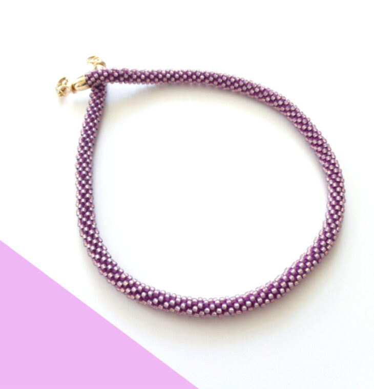 Collana girocollo sottile viola ametista. Modello Snake Slim