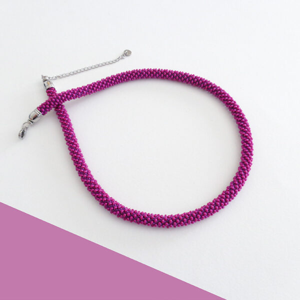 Collana sottile color magenta. Modello Snake Slim