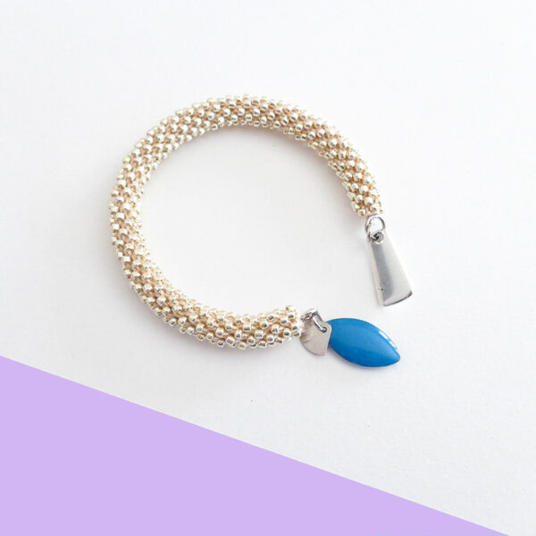 Bracciale rigido alluminio chiaro con ciondoli, "Summer Slim"