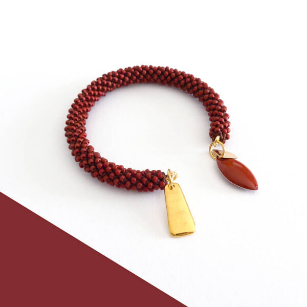 Bracciale rigido rosso vino con ciondoli, "Summer Slim"