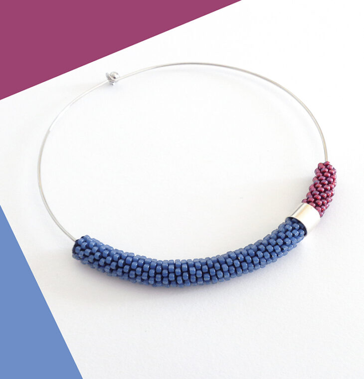 Collana girocollo rigido blu avio e sangria, Virtù 2.0