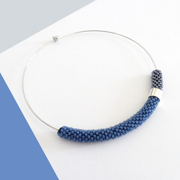 Collana girocollo rigido blu avio ed ematite, Virtù 2.0