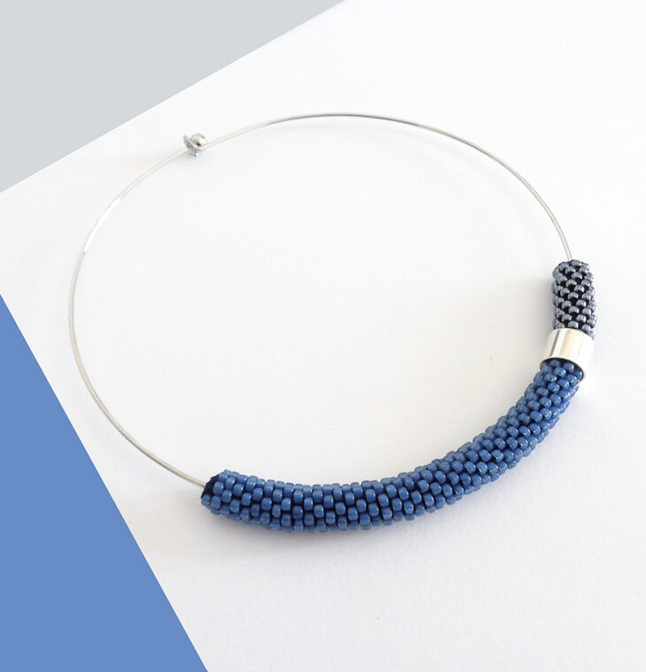 Collana girocollo rigido blu avio ed ematite, Virtù 2.0