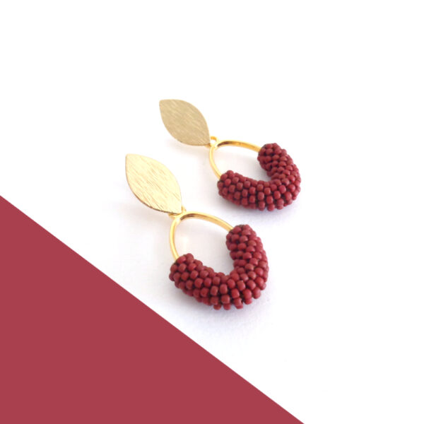 Orecchini pendenti color rosso vino Modello PETALI