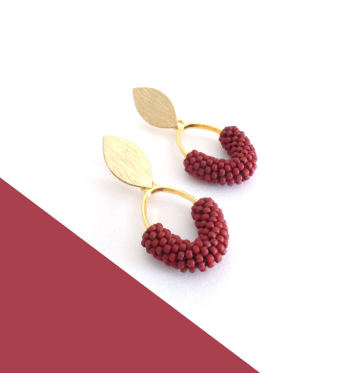 Orecchini pendenti color rosso vino Modello PETALI
