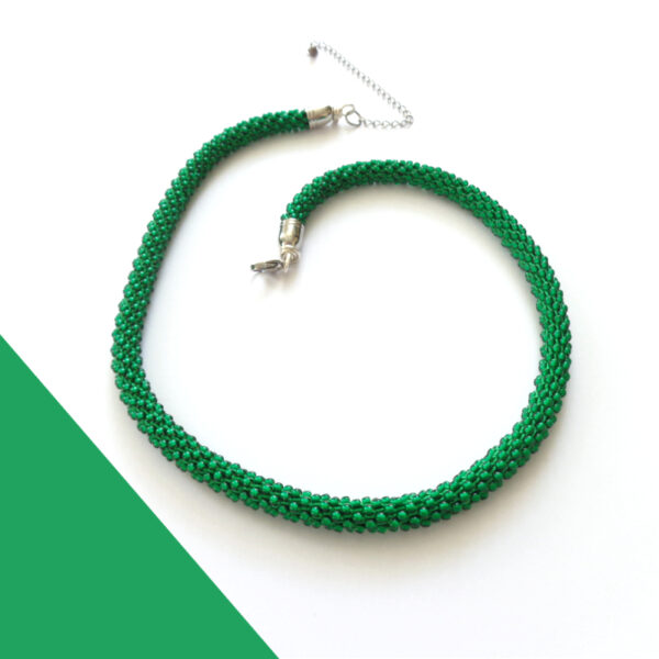 Collana sottile verde smeraldo. Modello Snake Slim