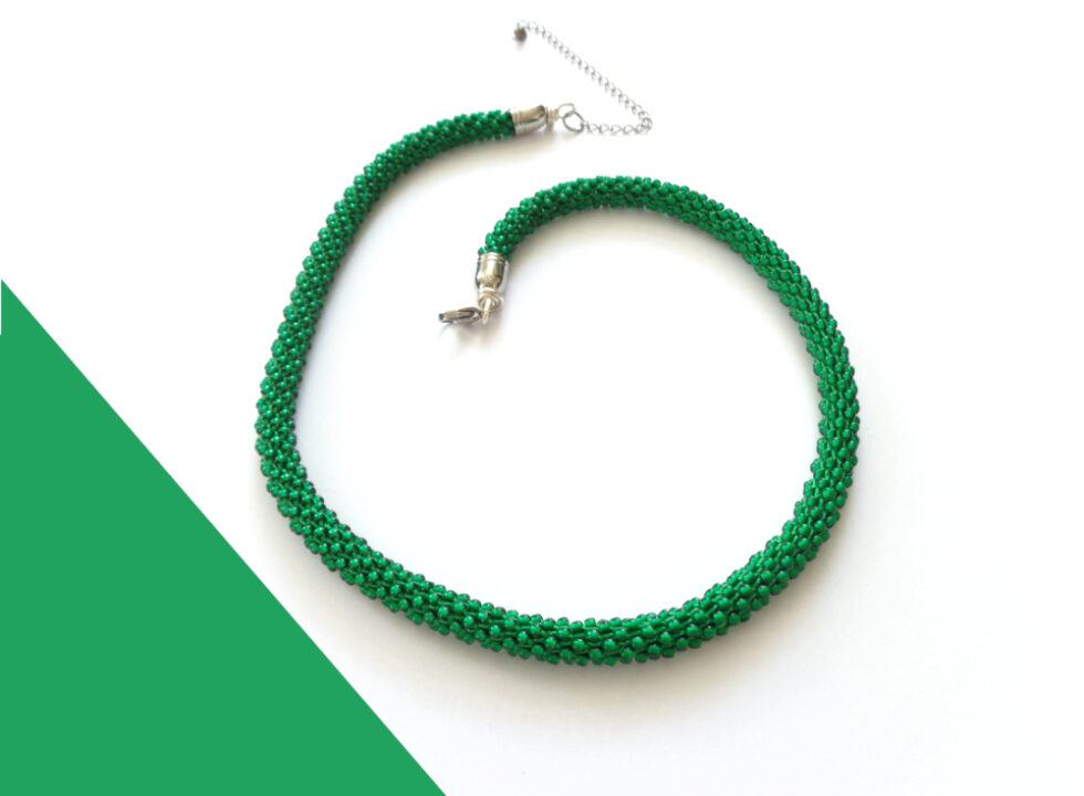 Collana sottile verde smeraldo. Modello Snake Slim