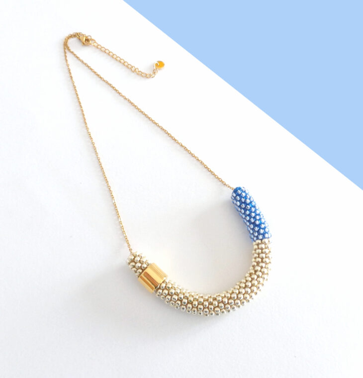 Collana Alluminio chiaro e celeste zaffiro, modello VIC, collana lunga