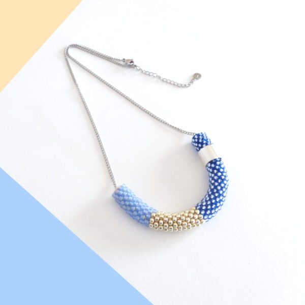 Collana celeste zaffiro e alluminio chiaro, modello VIC, collana lunga