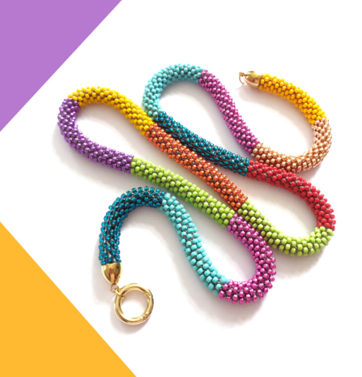 Collana lunga colori Primavera, Modello Simply Stripes Classic