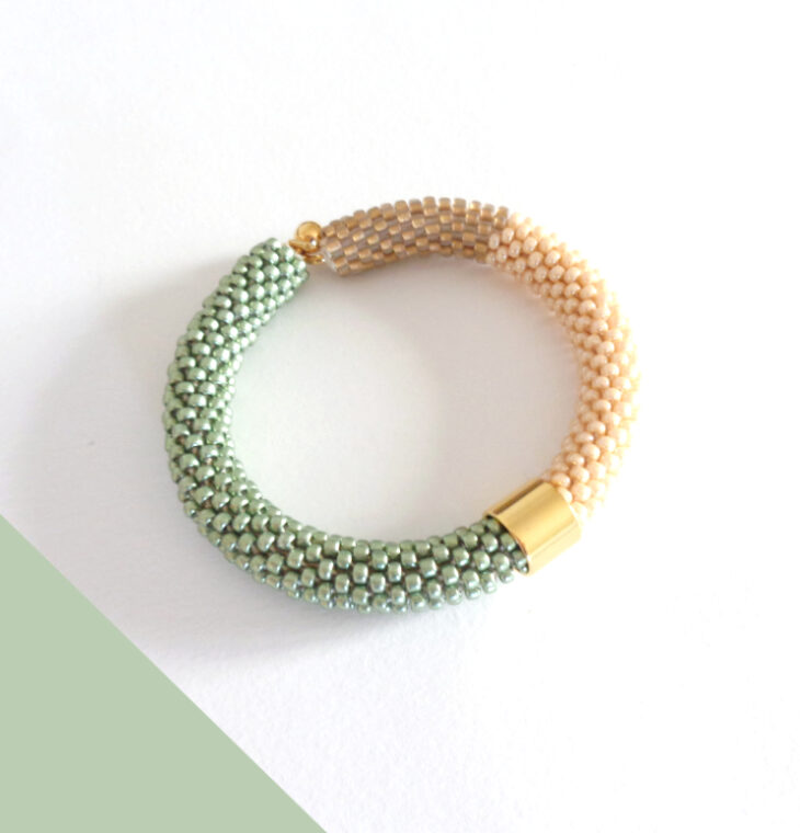 Bracciale rigido salvia, sabbia e beige, "Virtù 2.0"